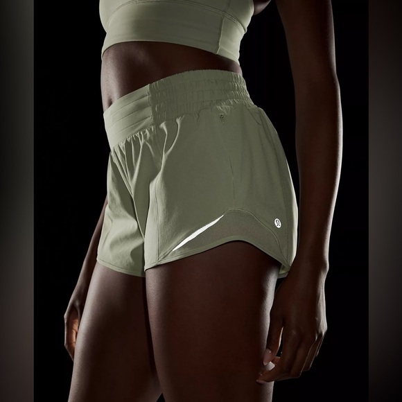 Lululemon Hotty Hot High-Rise Short 2.5" - Fog Green, Size 6 - Picture 6 of 10